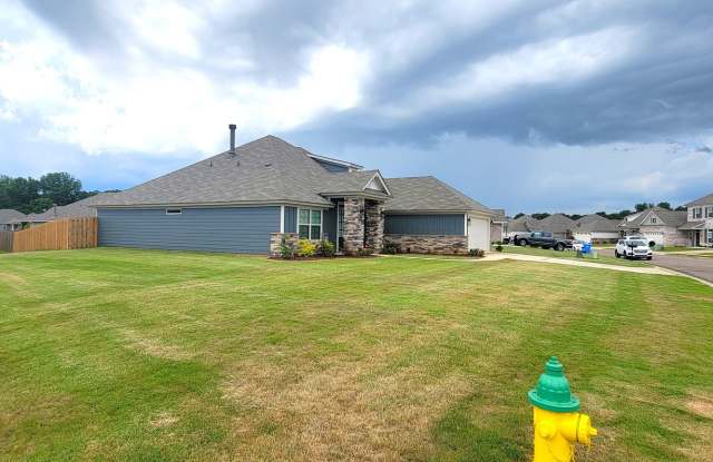 BEAUTIFUL 4 Bedroom 2 Bath Home in the Desirable Hedgefield subdivision in Prattville. Gallery 4
