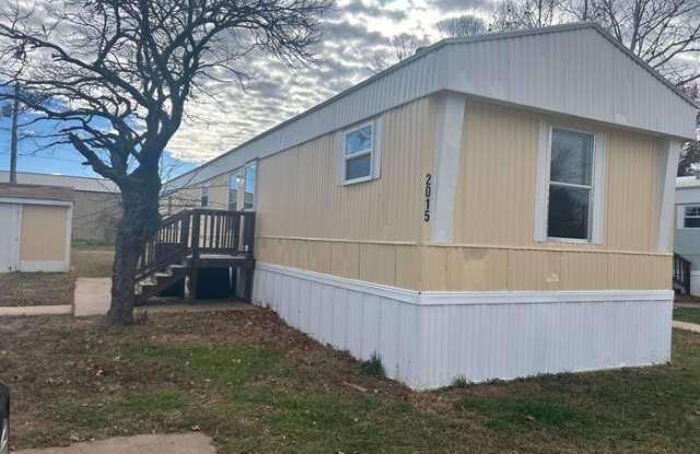 2015 West 3rd Street - 2015 West 3rd Street, Newton, KS 67114