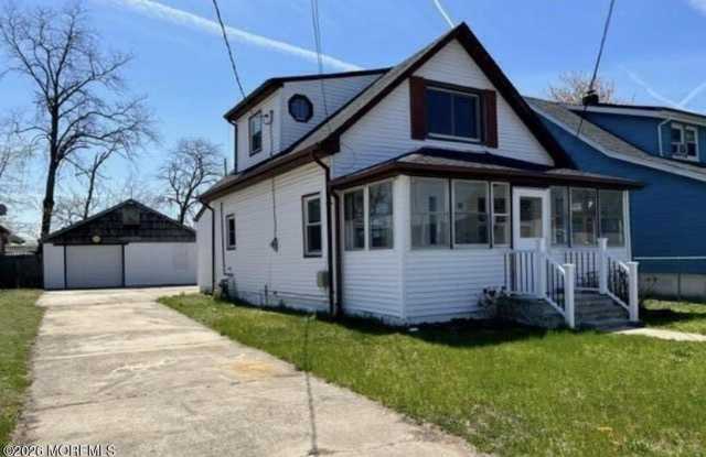 78 Manning Place Gallery 2