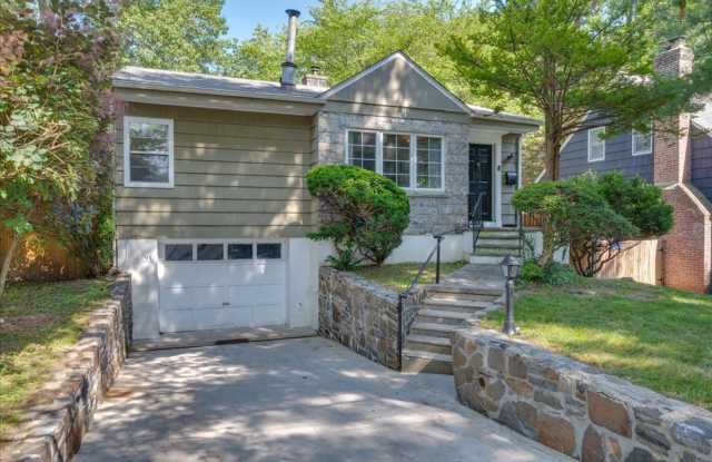 Ranch-style residence offers 3 bedrooms and 2 bathrooms photos photos