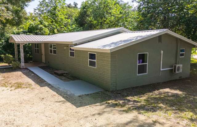 Charming 4-Bedroom, 2-Bathroom Home for Rent in Belleview, FL – Newly Renovated! Gallery 1