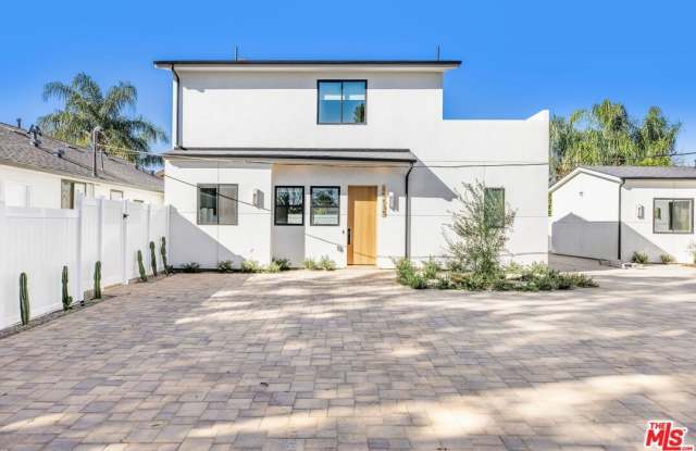 19535 Strathern St photos photos