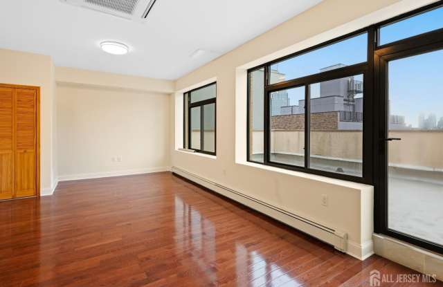 62 N 9th Street Gallery 2