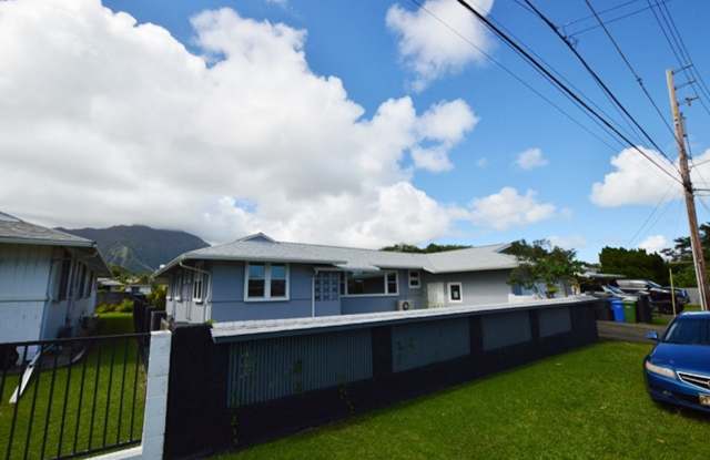 Puohala Village - 3 bed, 1.5 bath with bonus den, laundry room, office/workshop, 2 car garage Gallery 3