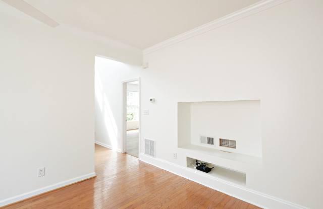 Pet-Friendly 4 Bedroom Home in Forest Lakes South photos photos