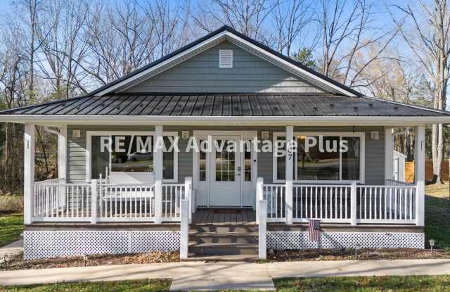 3-Bedroom in Town of Farmville with One-Level Living and Convenient Location - 107 Germantown Road, Farmville, VA 23901