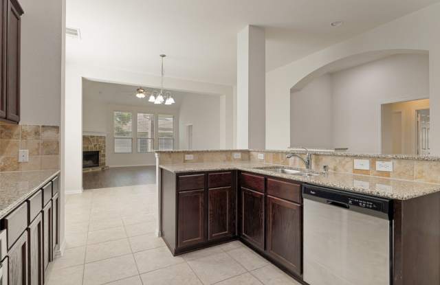 5112 Datewood Lane Gallery 3