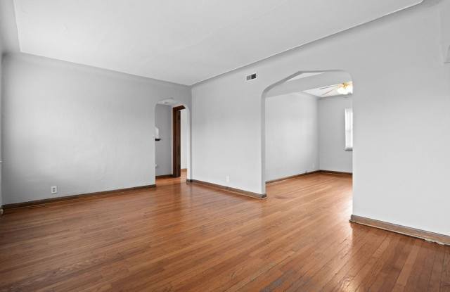 5828 Lindenwood Ave 2W | www.southcityspaces.com | Gallery 2