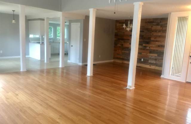 718 Valleyview Road Gallery 2
