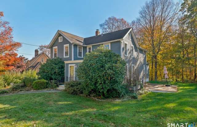 240 Kenwood Avenue Gallery 2