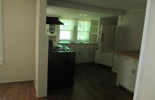 203 South Cravens Street - 1 Gallery 4