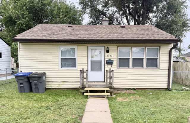 2 Bedroom Home with Easy Interstate Access Gallery 1
