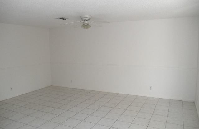 5072 Pine Abbey Drive South Gallery 2