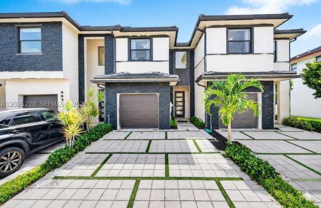 15841 NW 91st Ct Gallery 4