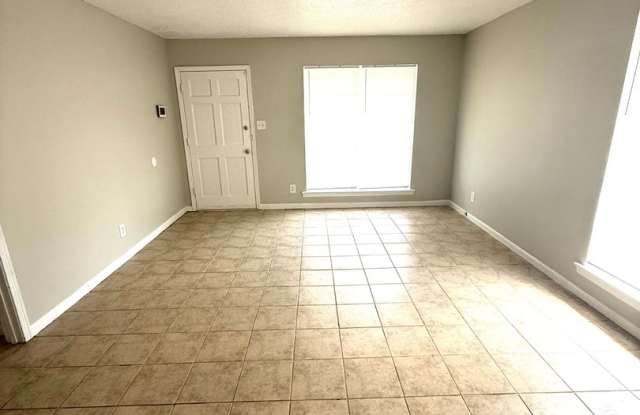 ** 3 bed 1.5 bath located in Regency park ** Call 334-366-9198 to schedule a self-tour Gallery 4