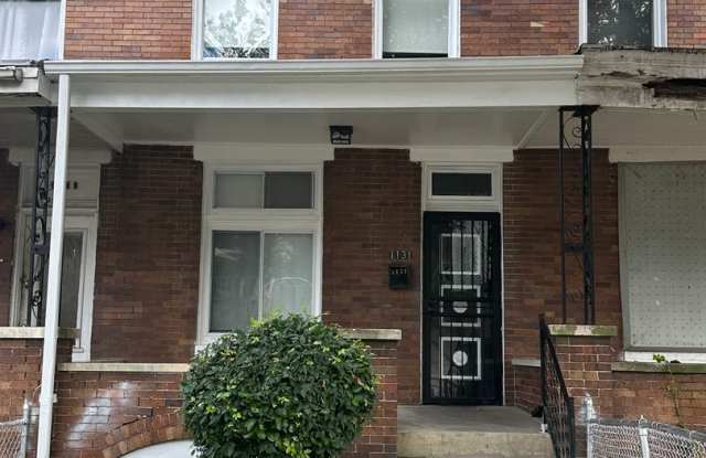 Spacious Home for Rent! Bonus Den Space! W/D Hook-Up! Ceiling Fans! Available Now! photos photos