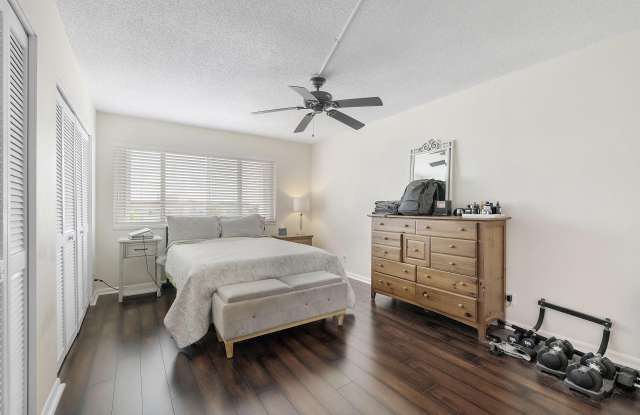 125 Shore Court Gallery 2