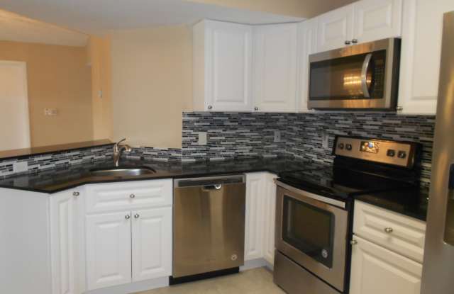 8977 Wiles Road Gallery 4