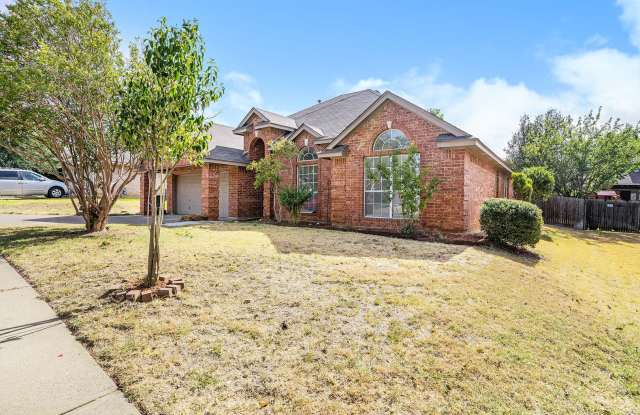 Updated 3-2 near Lake Arlington! - 4712 Shorewood Drive, Arlington, TX 76016