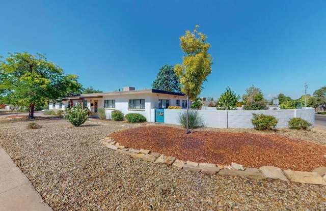933 Avenida Estrellita NE - 933 Avenida Estrellita Northeast, Albuquerque, NM 87110