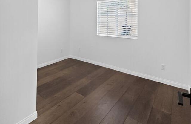 6036 Denny Ave Gallery 4