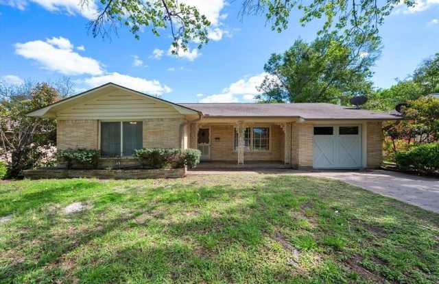 2903 College Circle photos photos