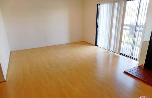 811 TEMPLE Terrace Gallery 4