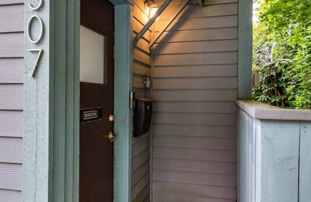 307 12th Ave E - 307 12th Avenue East, Seattle, WA 98102