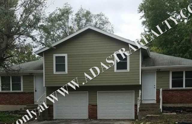 Gorgeous 3 Bedroom Duplex in Olathe-Available NOW!!! - 1508 East Elizabeth Street, Olathe, KS 66061