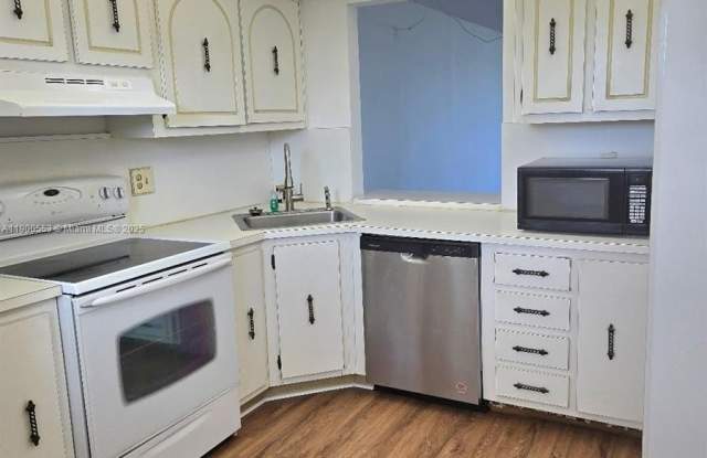 2571 Aragon Blvd photos photos