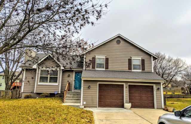 1429 SW Highland Drive Gallery 2