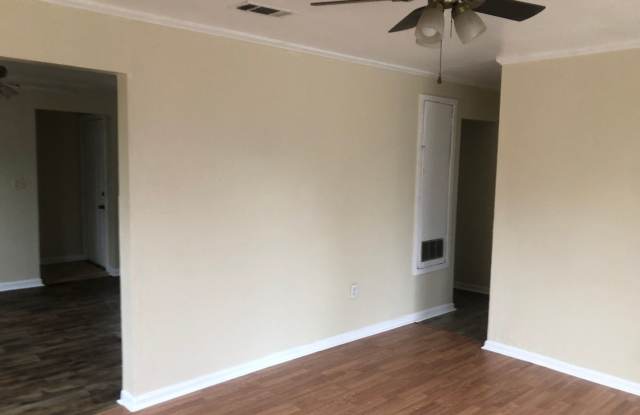 3 bedroom 1.5 Bathroom Gallery 4