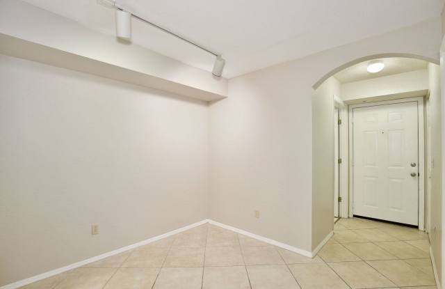 Gorgeous 2/2 Condo with Bonus Room for Office/Den in the Gated Community of Bona Vista - Altamonte Springs Gallery 3