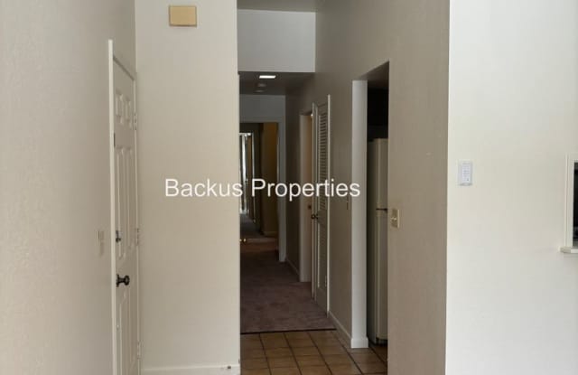 Great upstairs two bedroom condo Gallery 3