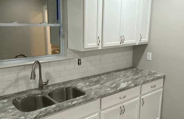 4 BEDROOMS 2 BATHS! SECTION 8 ACCEPTED!! Gallery 4