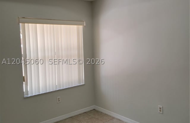 618 SW 106 AV Gallery 2