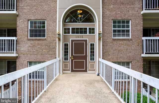1935 WILSON Lane Gallery 2