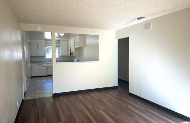 3 Bedroom Home with Fenced Backyard! Move in Special - $400 OFF the first Month's Rent!! Gallery 4