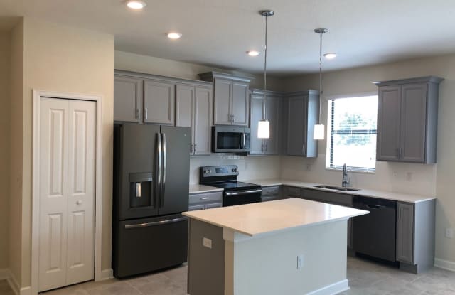 Champions Gate 3 bed 2.5 bath Town home 12 Month Rental Gallery 4
