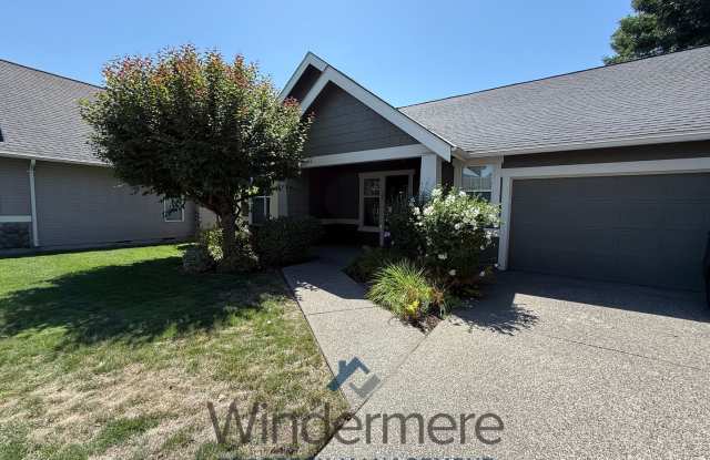 702 SE Creekside Dr - Located in the Villages of Garrison Creek photos photos