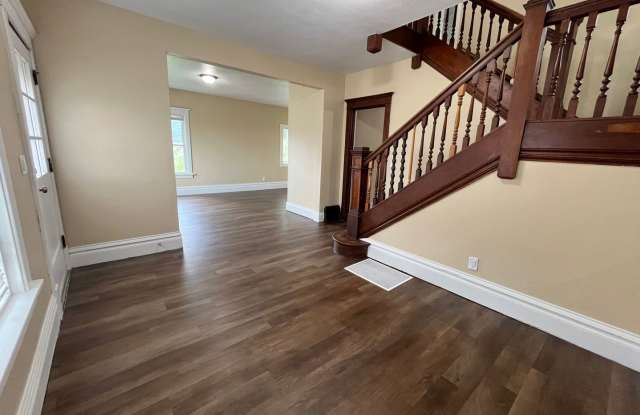 Spacious 4 Bed/2 Bath Rental Home! photos photos