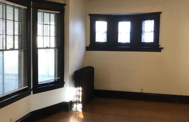 1321 SE 6th St. Gallery 4