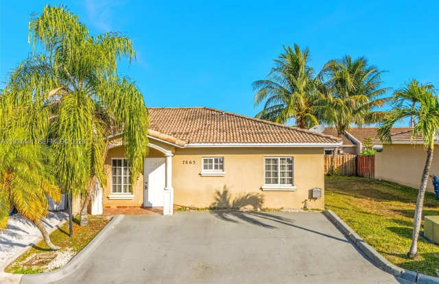 7665 NW 183rd Ter photos photos