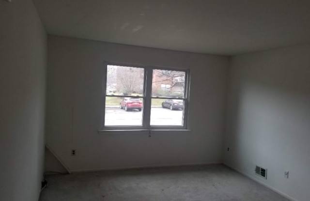112 Beverly Hills Terrace C - 112 Woodbridge Terrace, Woodbridge, NJ 07095