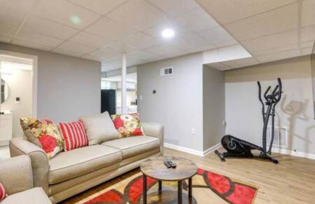 Room in 2 Bedroom Home at Bolingbrook Dr Gallery 4