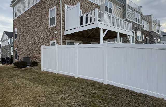 10933 Drummond Pl Gallery 2