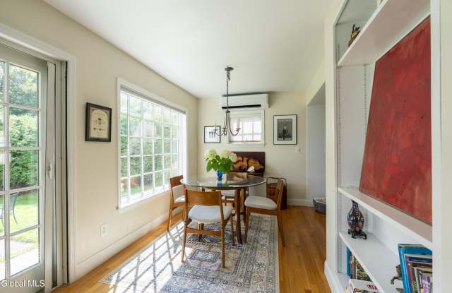 292 Lake Avenue Gallery 4