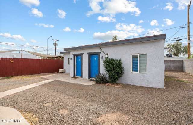 703 W 1st Street unit: 4 photos photos