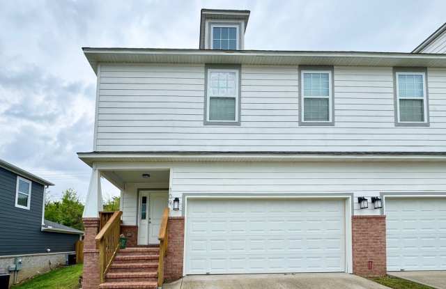 New 2 bedroom duplex, 2 car garage, quiet neighborhood, all appliances photos photos