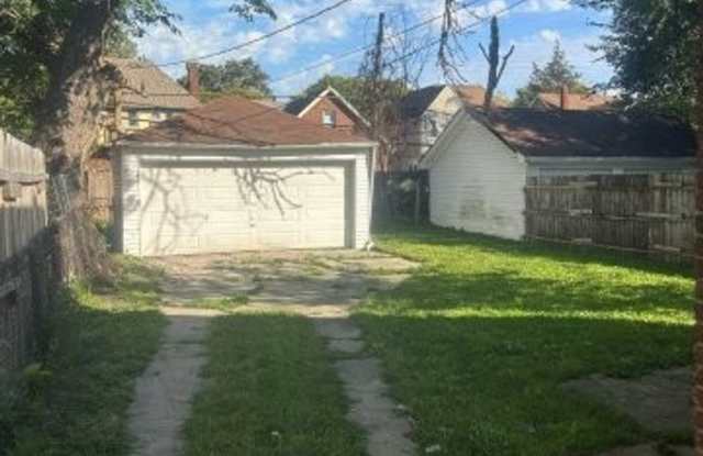 14740 Woodmont Ave-4 BEDS & 1.5 BATH FOR RENT! Gallery 4